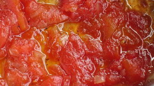 мини-тирамису с томатным чатни и бальзамическим сиропом