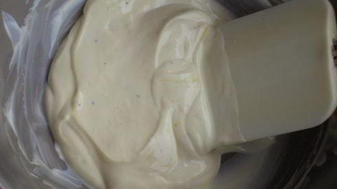 мини-тирамису с томатным чатни и бальзамическим сиропом