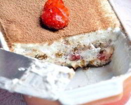 Нежный тирамису с творогом и клубникой