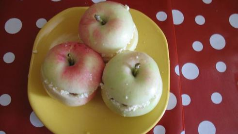 яблоки, запеченные с творогом