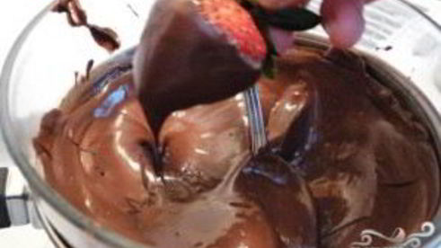 ягоды клубники в шоколаде