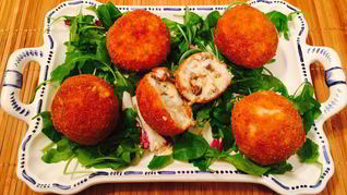 Аранчини с моцареллой и грибами