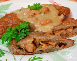 Драники с грибами и грибным соусом