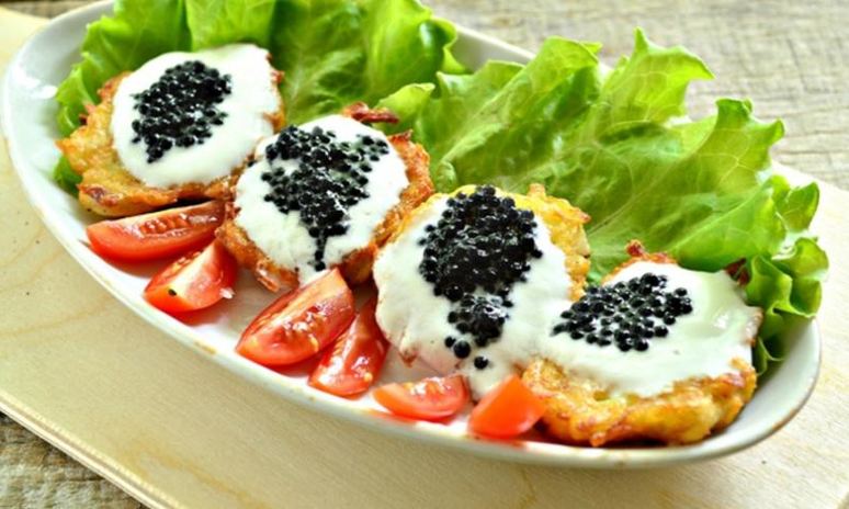 Рецепт драников с йогуртома и черного икроя