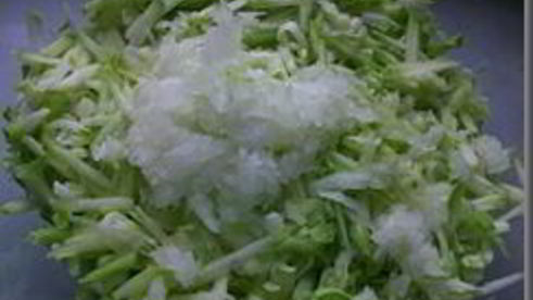 кабачковые драники с чесночным соусом