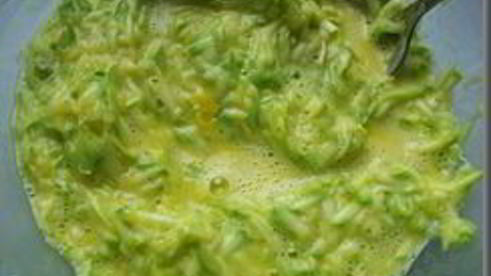 кабачковые драники с чесночным соусом