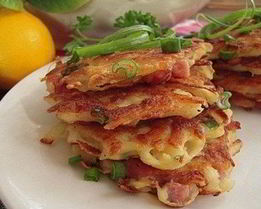 Картофельные драники с вареной колбасой