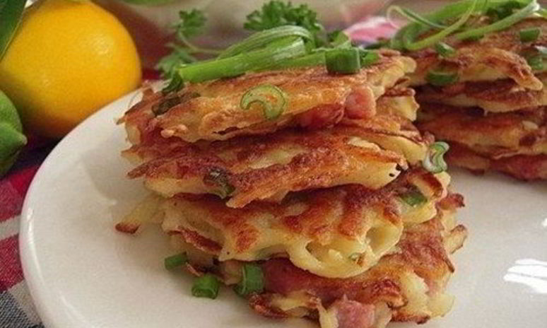 Рецепт картофельных драников с вареной колбасой