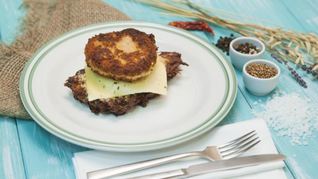 Сэндвич с консервированной ветчиной и драником