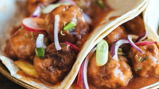 Фрикадельки из говядины в лепешке