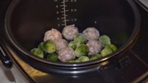 фрикадельки с овощами