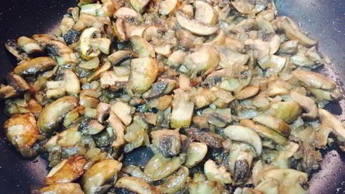 фрикадельки в грибном соусе