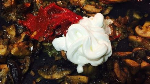 фрикадельки в грибном соусе