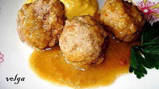 Фрикадельки в луковом соусе