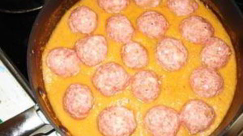 фрикадельки в луковом соусе