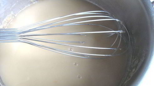 фрикадельки в пикантном соусе с пастой