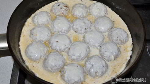 фрикадельки в сливочно-сырном соусе
