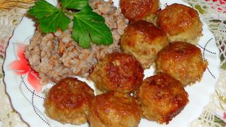 Фрикадельки в сметанном соусе в духовке