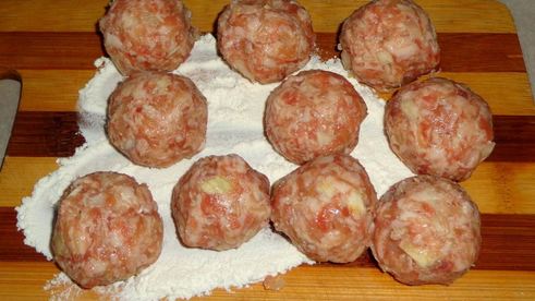 фрикадельки в сметанном соусе в духовке