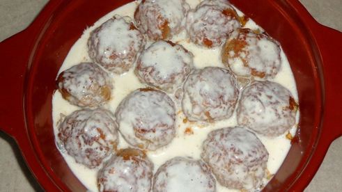 фрикадельки в сметанном соусе в духовке