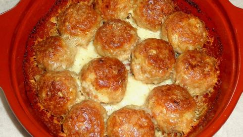 фрикадельки в сметанном соусе в духовке