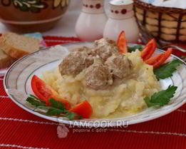 Фрикадельки в сметанном соусе