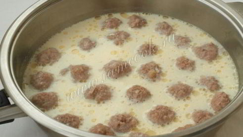 фрикадельки в сметанном соусе