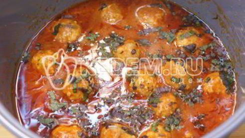 фрикадельки в томатном соусе с пастой