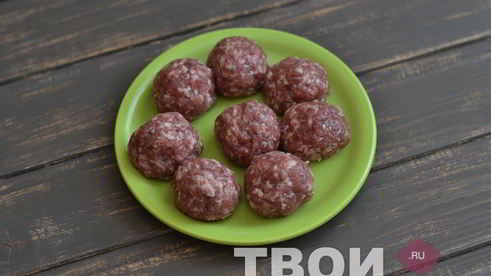 картофель в томатном соусе с фрикадельками