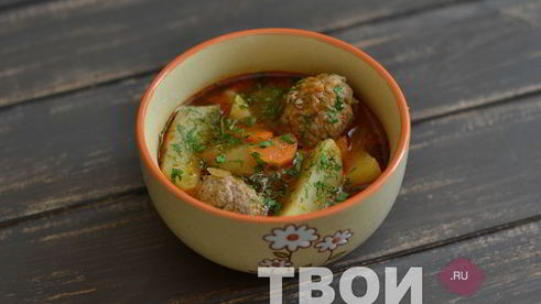 картофель в томатном соусе с фрикадельками