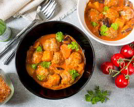 Красное карри с фрикадельками