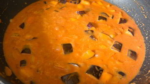 красное карри с фрикадельками