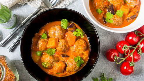 красное карри с фрикадельками