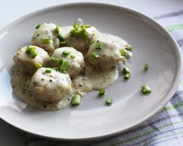 Куриные фрикадельки в сметанном соусе