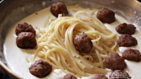 макароны с фрикадельками