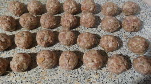 мясные фрикадельки с хреном тушёные в майонезе из фасоли