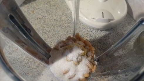 мясные фрикадельки с хреном тушёные в майонезе из фасоли