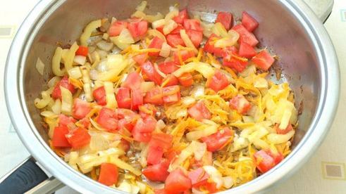 мясные фрикадельки с овощным соусом