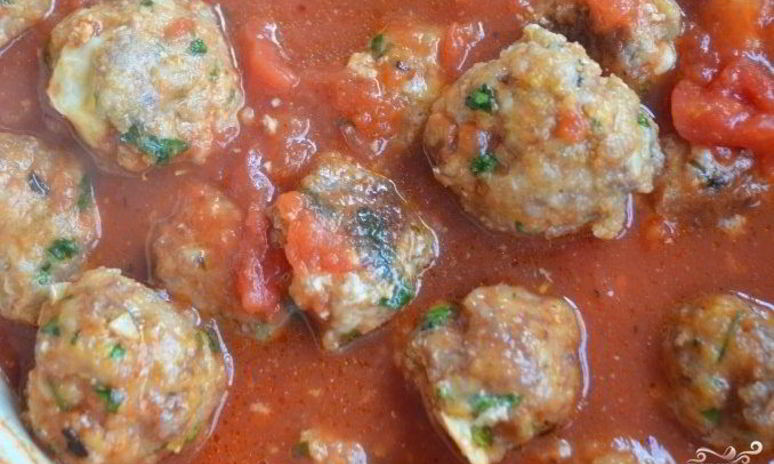 Рецепт мясных шариков с моцареллой в томатном соусе