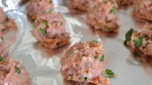 мясные шарики с моцареллой в томатном соусе