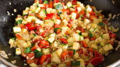 паста с фрикадельками и овощами