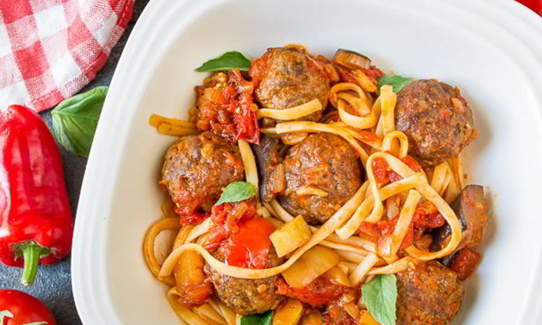 Рецепт пасты с фрикадельками в овощном соусе