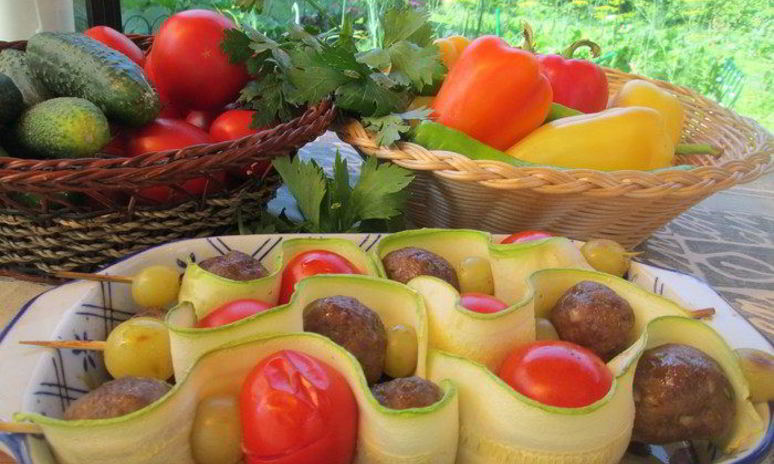 Рецепт шашлычков-фрикаделек в ленточках из цукини