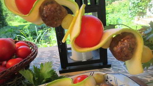 шашлычки-фрикадельки в ленточках из цукини