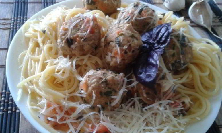 Рецепт спагетти с фрикадельками иза шпинаты и цукини