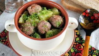 Тушеная картошка с фрикадельками