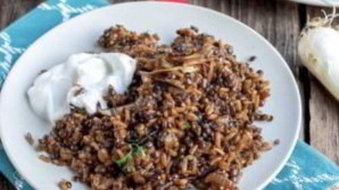 чечевица черная на сковороде