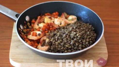 чечевица с креветками