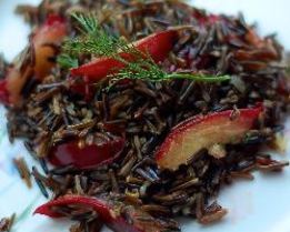 Дикий рис со сливами