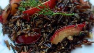 Дикий рис со сливами